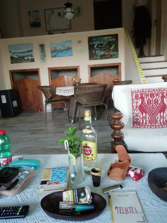 Bed and Breakfast Sa Domo De Afra Стинтино Экстерьер фото