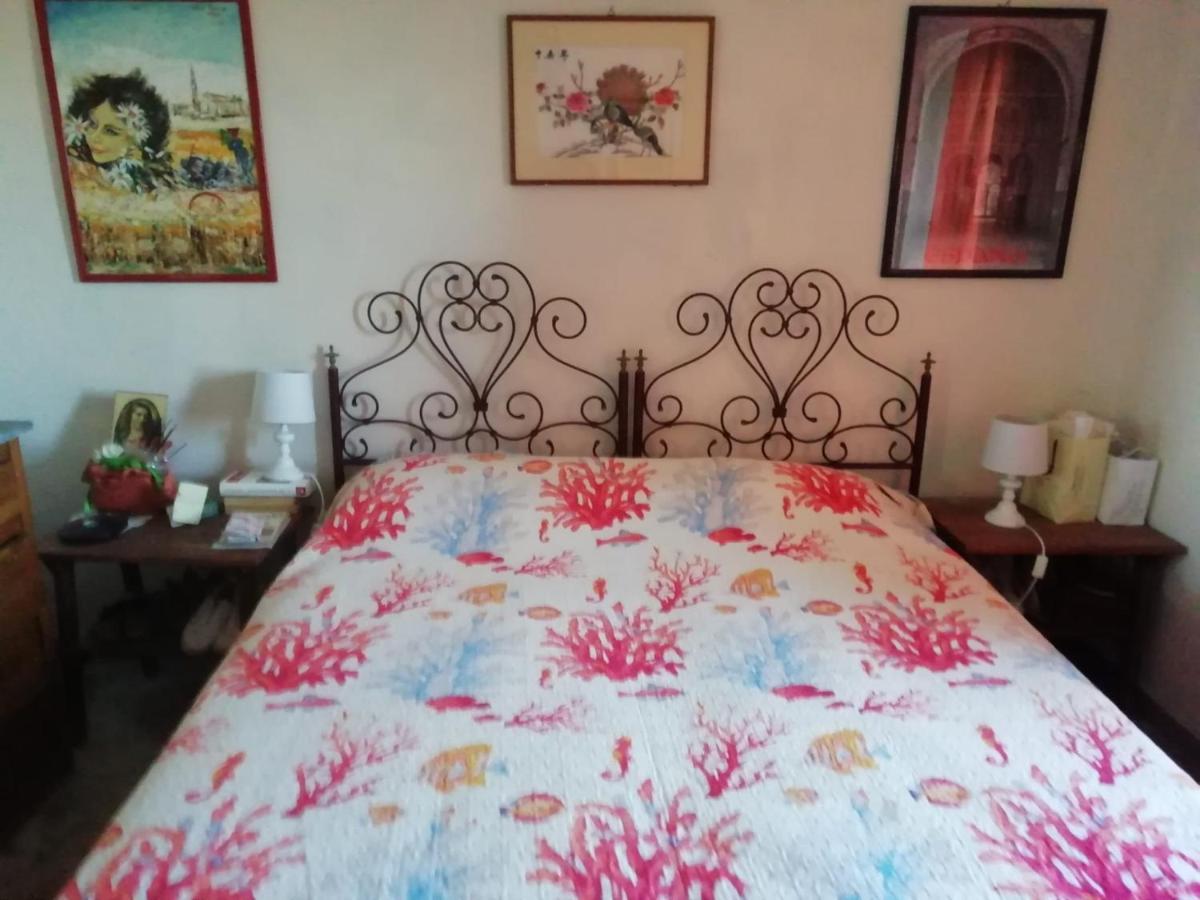 Bed and Breakfast Sa Domo De Afra Стинтино Экстерьер фото