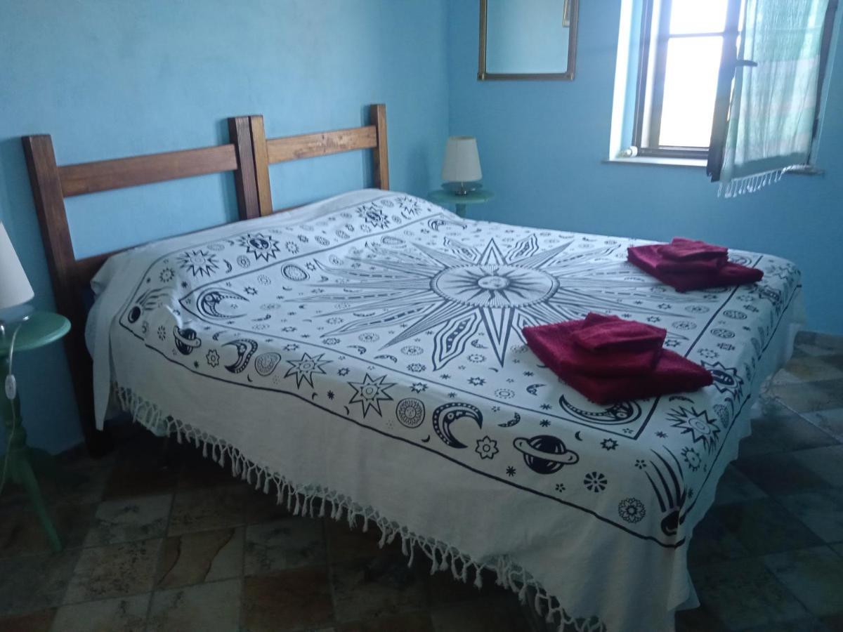 Bed and Breakfast Sa Domo De Afra Стинтино Экстерьер фото