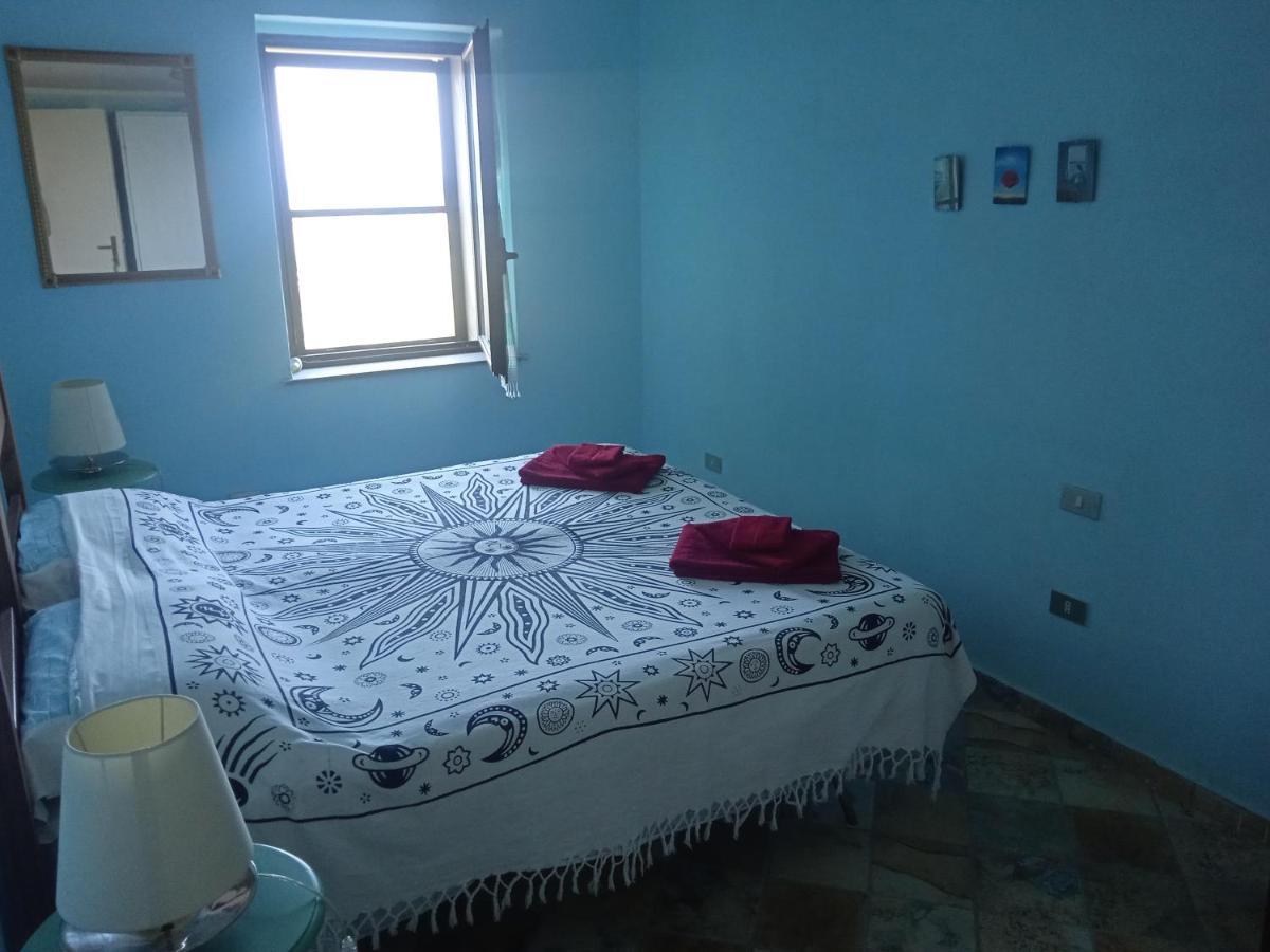 Bed and Breakfast Sa Domo De Afra Стинтино Экстерьер фото